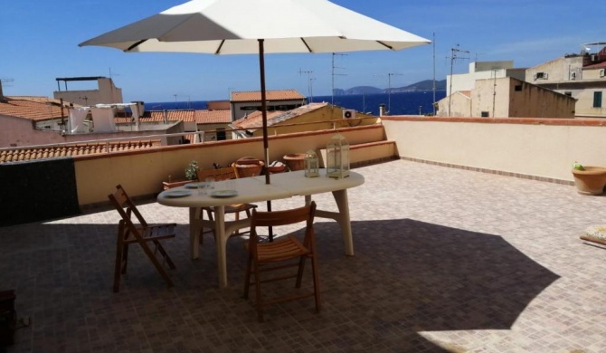 Appartamento con grande terrazza sul mare