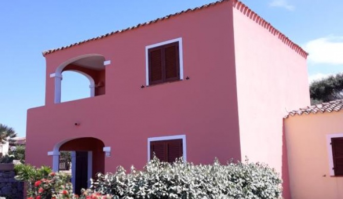 casa rosa in residence con piscina -la spiaggia è raggiungibile a piedi