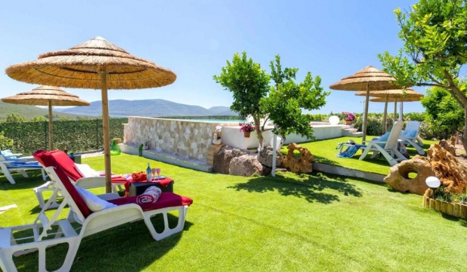 Residenza La Collina vista mare con piscina a 2km dalla spiaggia di Mugoni