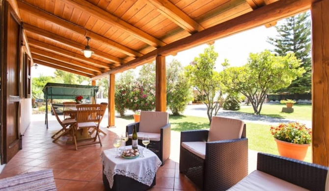 Villa Porticciolo in Alghero with large garden for 6 guests