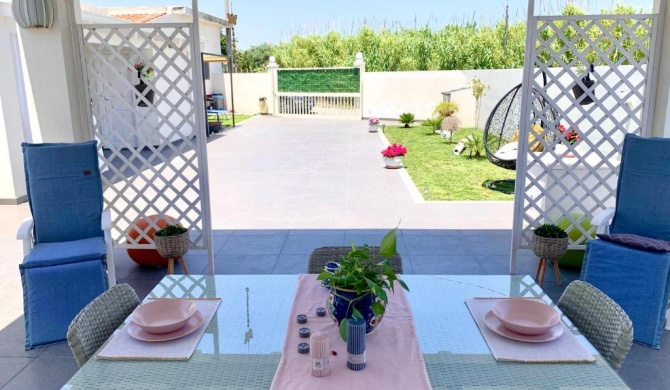 Villa White CLIMATIZZATA con PISCINA e GIARDINO